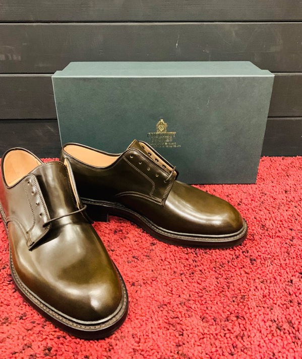 Crockett&Jones（クロケット＆ジョーンズ）のプレーントゥシューズ、SEDGEMOOR（セッジムーア）コードバン仕様