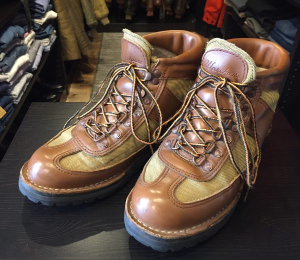 WAREHOUSE×DANNER（ウエアハウス×ダナー）の20300X、フェザーライト