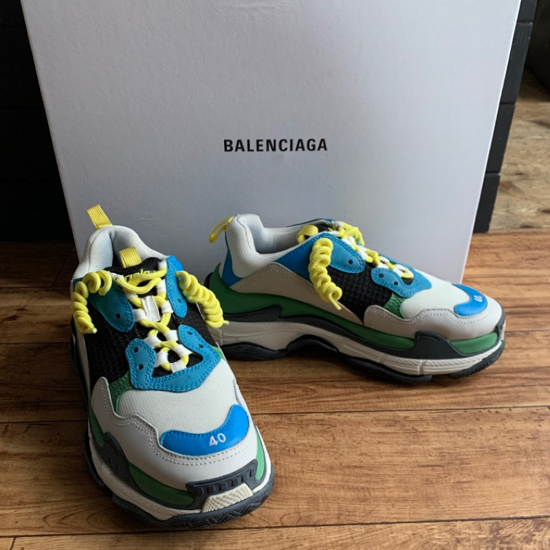 バレンシアガ triple S の買取