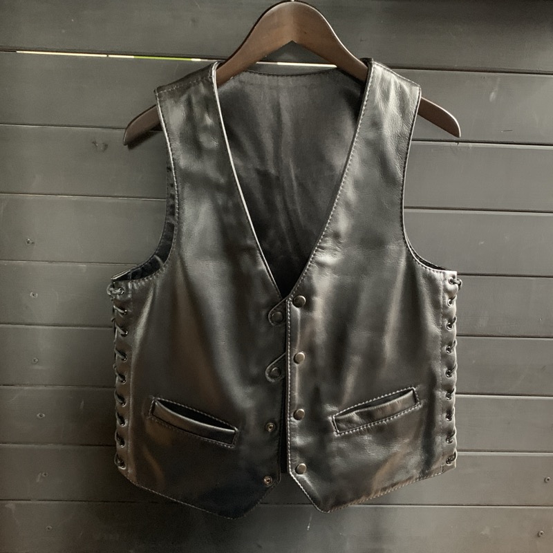 LANGLITZ LEATHERS（ラングリッツレザーズ）のレザー ベスト、サイド