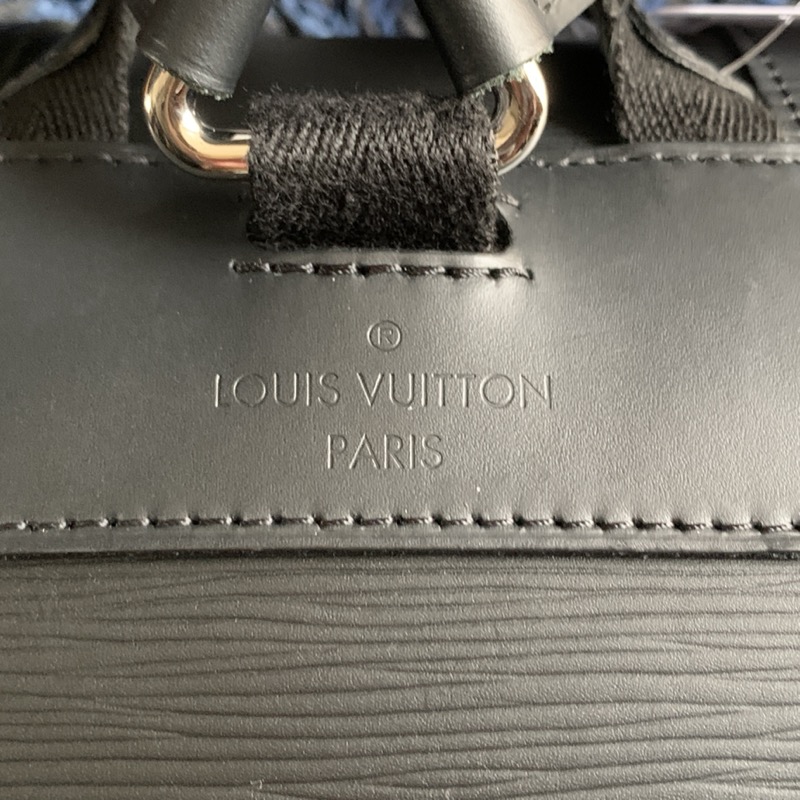Louis Vuitton(ルイヴィトン)のM50159、エピ クリストファー MM