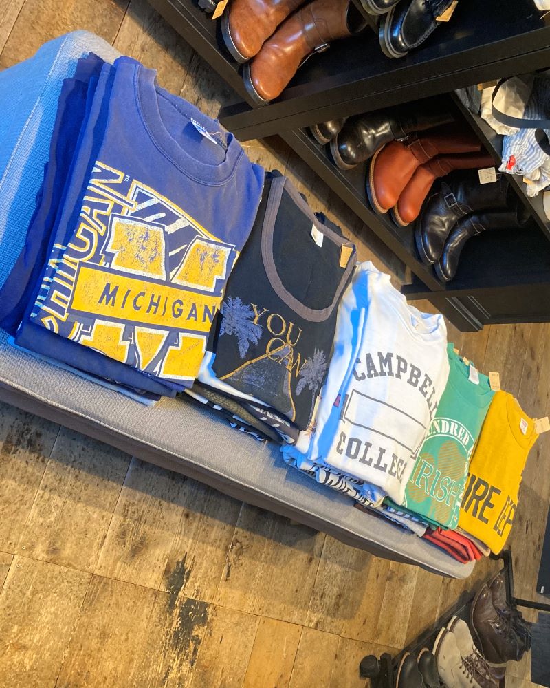 Tシャツ販売中です！お気に入りの一枚を見つけに来てください！