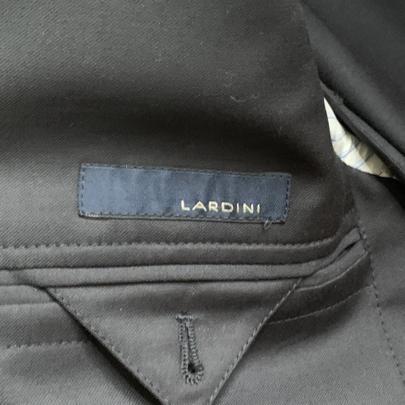 LARDINI（ラルディーニ）の3つボタン 段返り テーラードジャケット