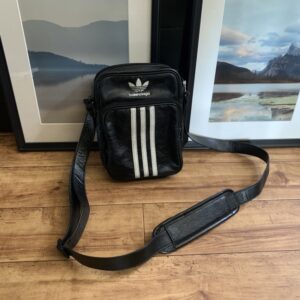 Balenciaga×adidas (バレンシアガ×アディダス) スモール クロスボディ バッグ ビンテージ加工 721850を買取りしました！