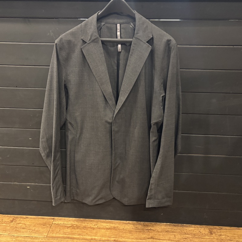 ARC’TERYX(アークテリクス) VEILANCE (ヴェイランス) のジャケット HAEDN LT BLAZER 26974を買取りしました！