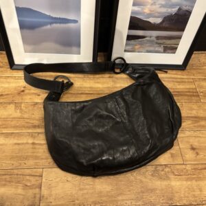 ISAMUKATAYAMA BACKLASH(イサムカタヤマ バックラッシュ)のショルダーバッグ レザー バナナバッグを買取りしました！