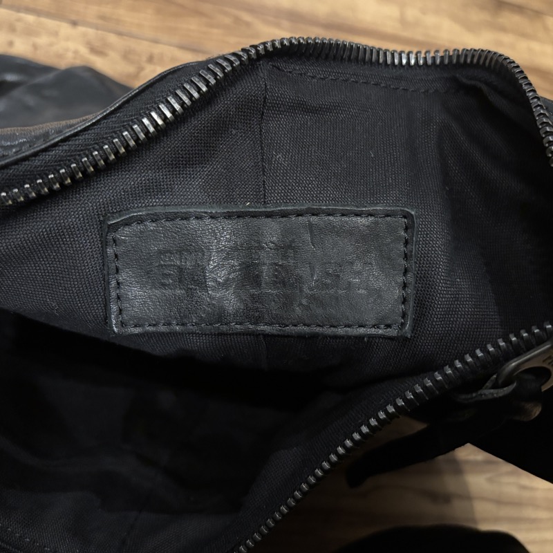 ISAMUKATAYAMA BACKLASH(バックラッシュ) GUIDI オイルカーフレザー バナナバッグ ショルダーバッグ